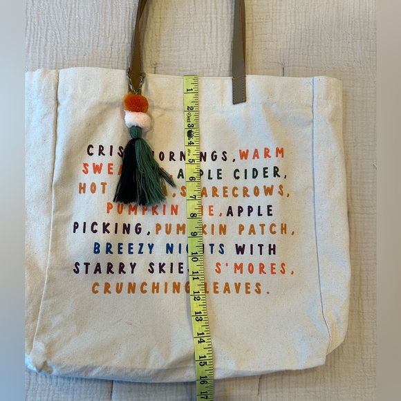 Fall bag tote with tassel detail - Picture 4 of 7